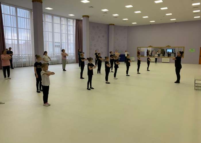 В ИТШ № 777 состоялось открытое мероприятие «Основы танцевального движения»  для родителей и учащихся 3–5 классов